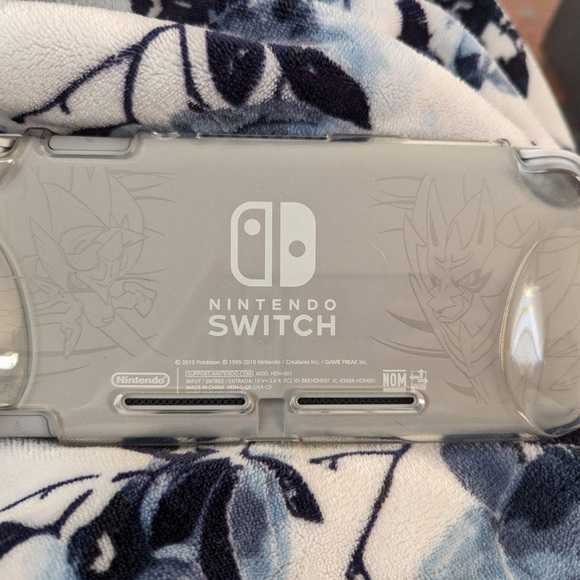 Nintendo Switch Lite Sword And Shield - Picture 2 of 2